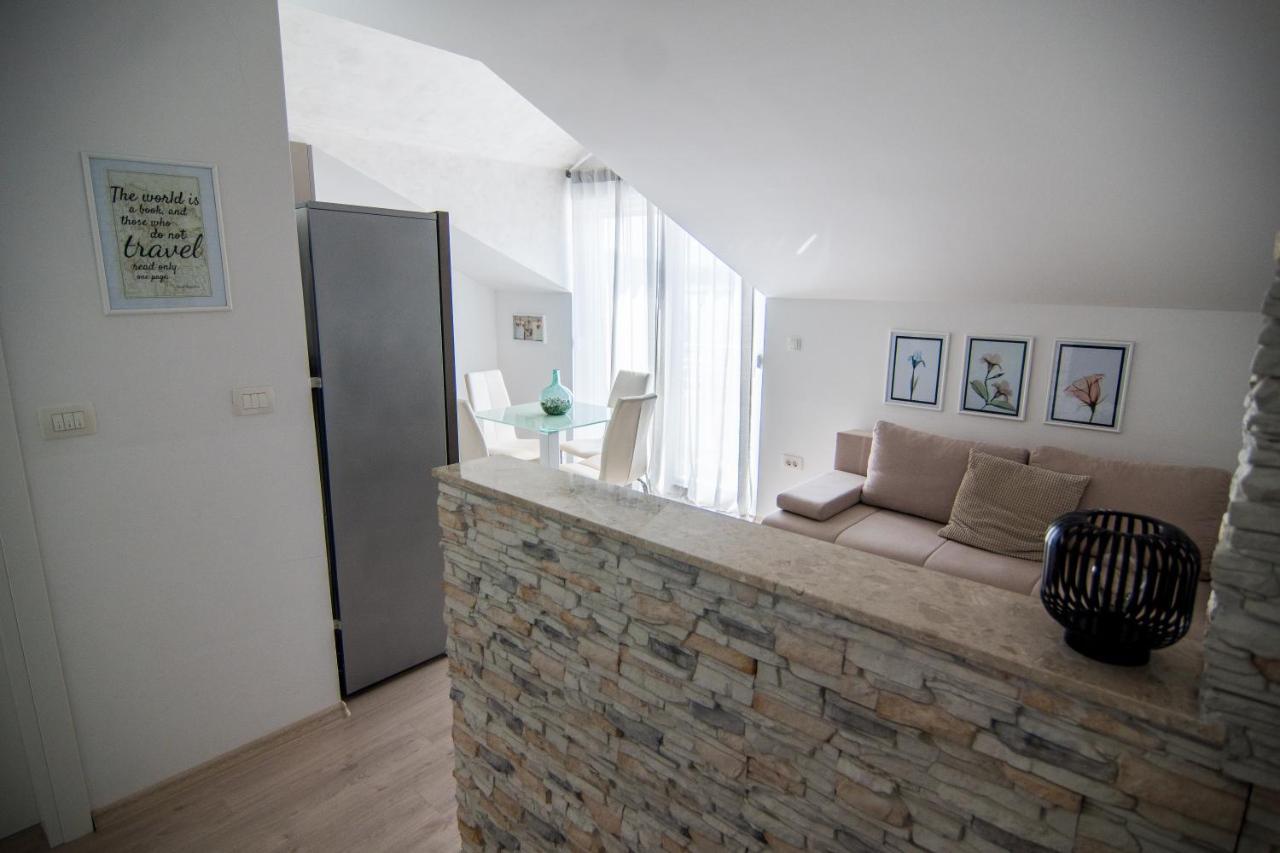 Apartments Up&Up Рогозница Экстерьер фото
