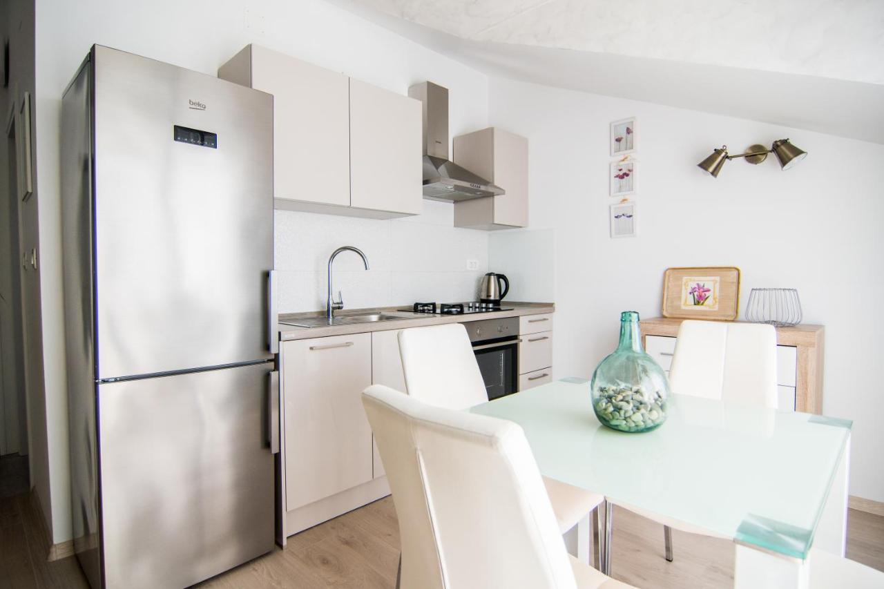 Apartments Up&Up Рогозница Экстерьер фото
