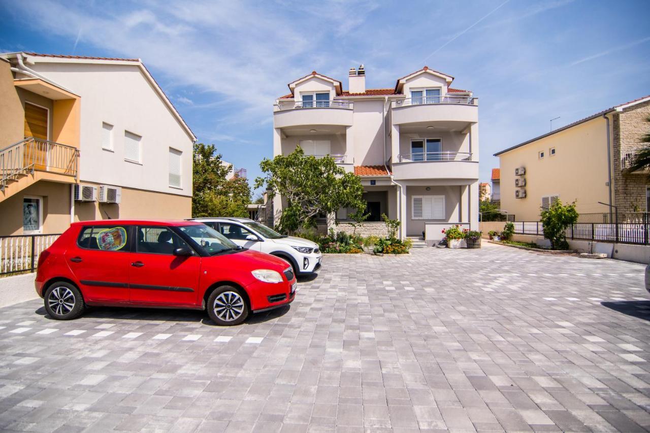 Apartments Up&Up Рогозница Экстерьер фото