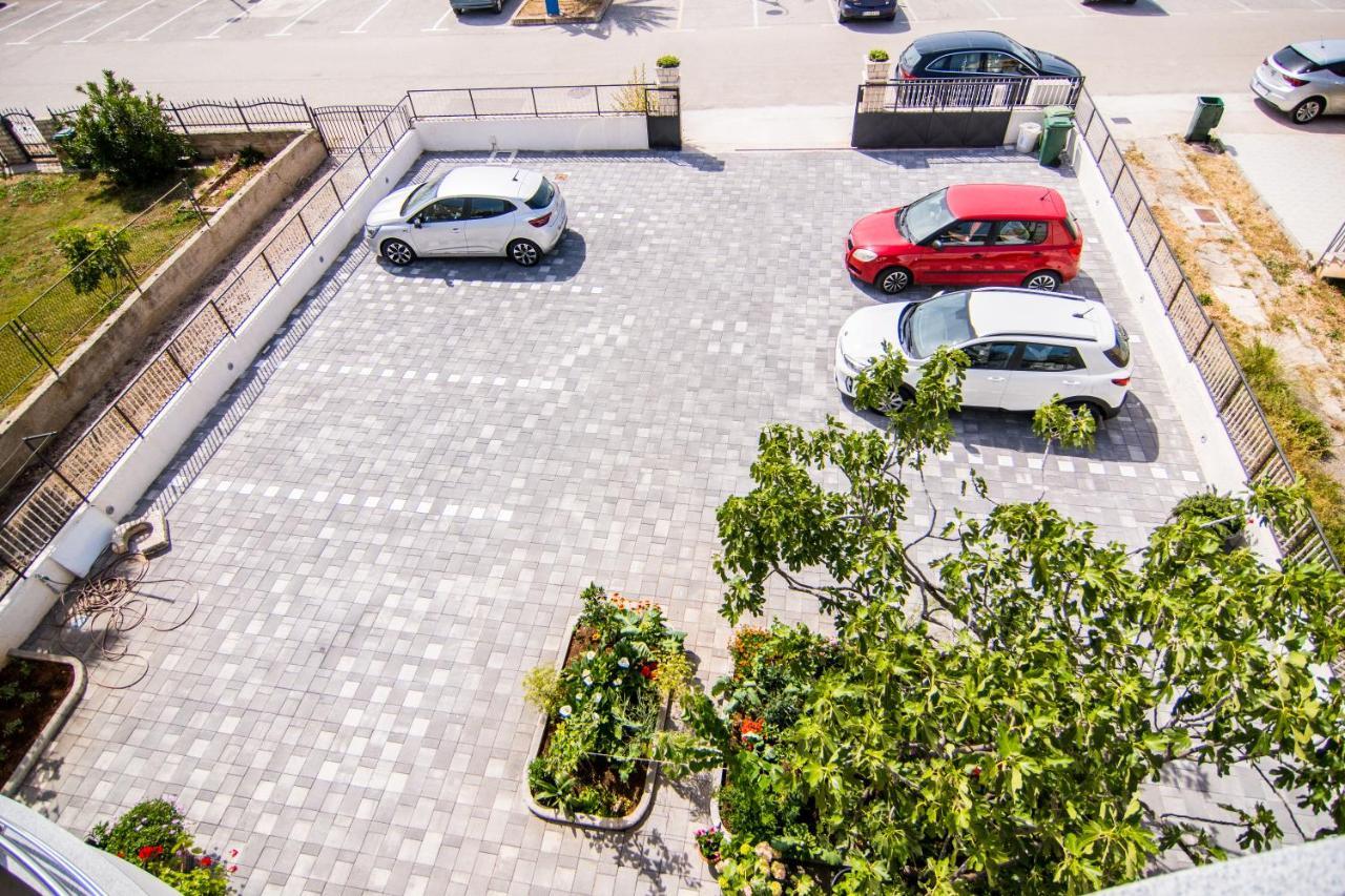 Apartments Up&Up Рогозница Экстерьер фото