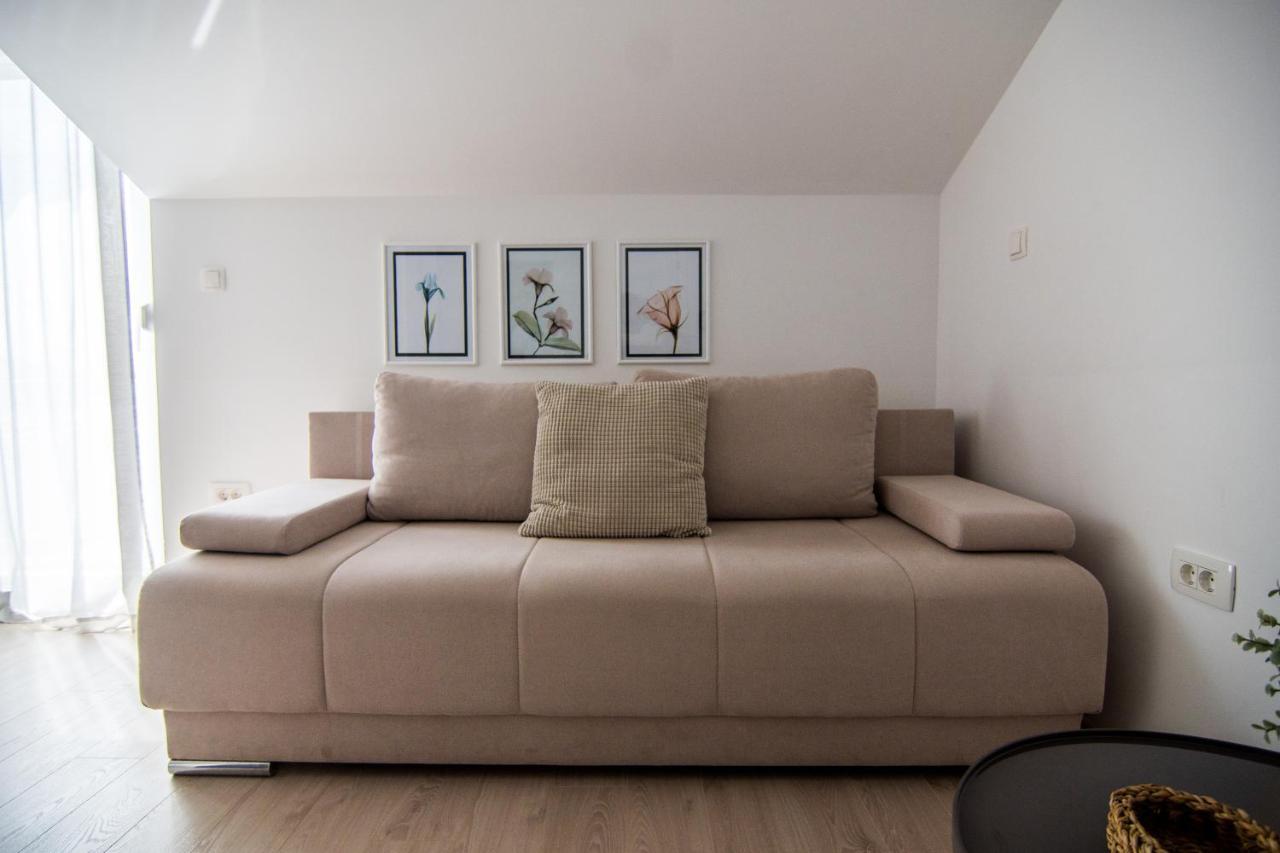 Apartments Up&Up Рогозница Экстерьер фото